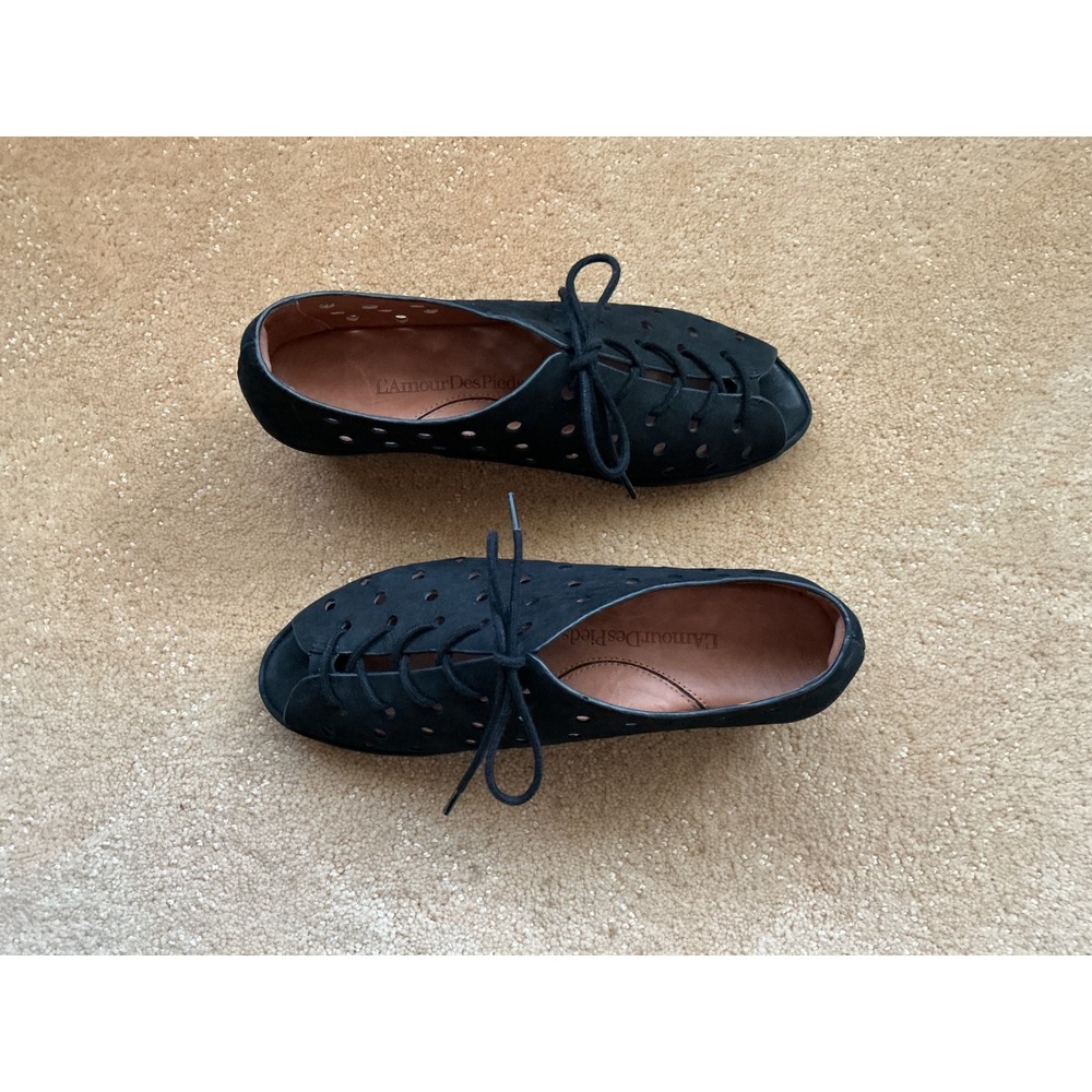 LAmour Des Pieds Black Suede Lace Perforated Peep Toe Style Wedge Shoes Sz 8.5 - Picture 3 of 9